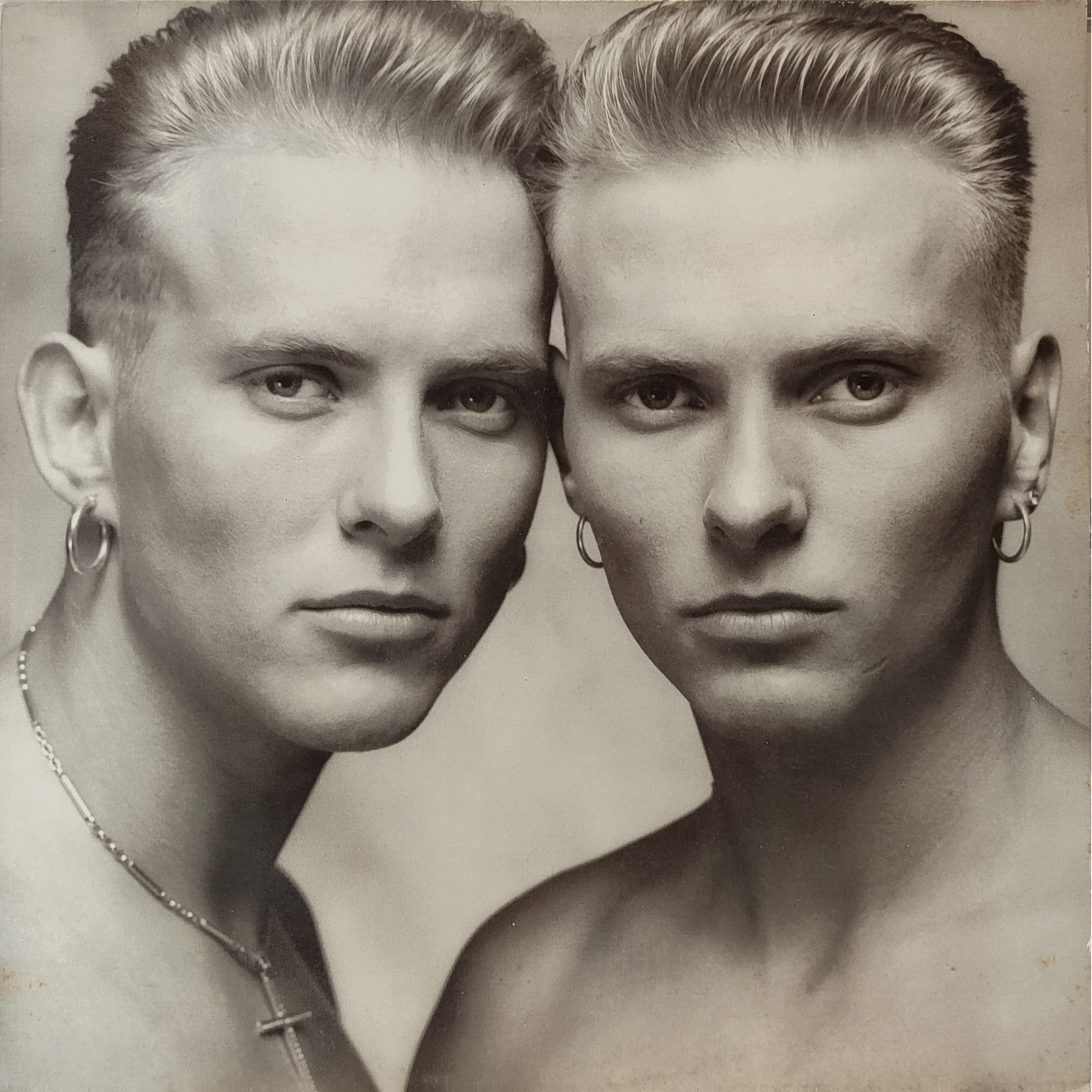 Bros - The time. Prima edizione olandese in vinile di seconda mano. Bros - The time. Prima edizione olandese in vinile di seconda mano.