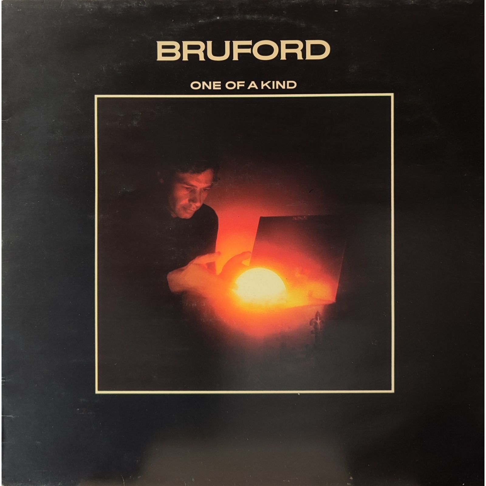 Bill Bruford - One of a kind. Prima edizione italiana in vinile di seconda mano. Bill Bruford - One of a kind. Prima edizione italiana in vinile di seconda mano.